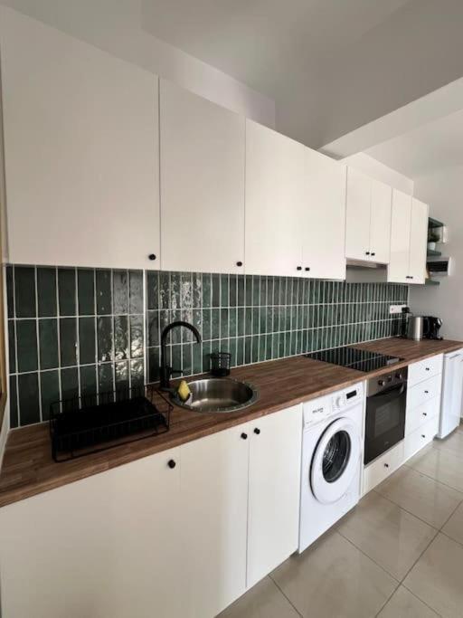 Margarita Gardens Two 1bed Flats 500m From Sea *